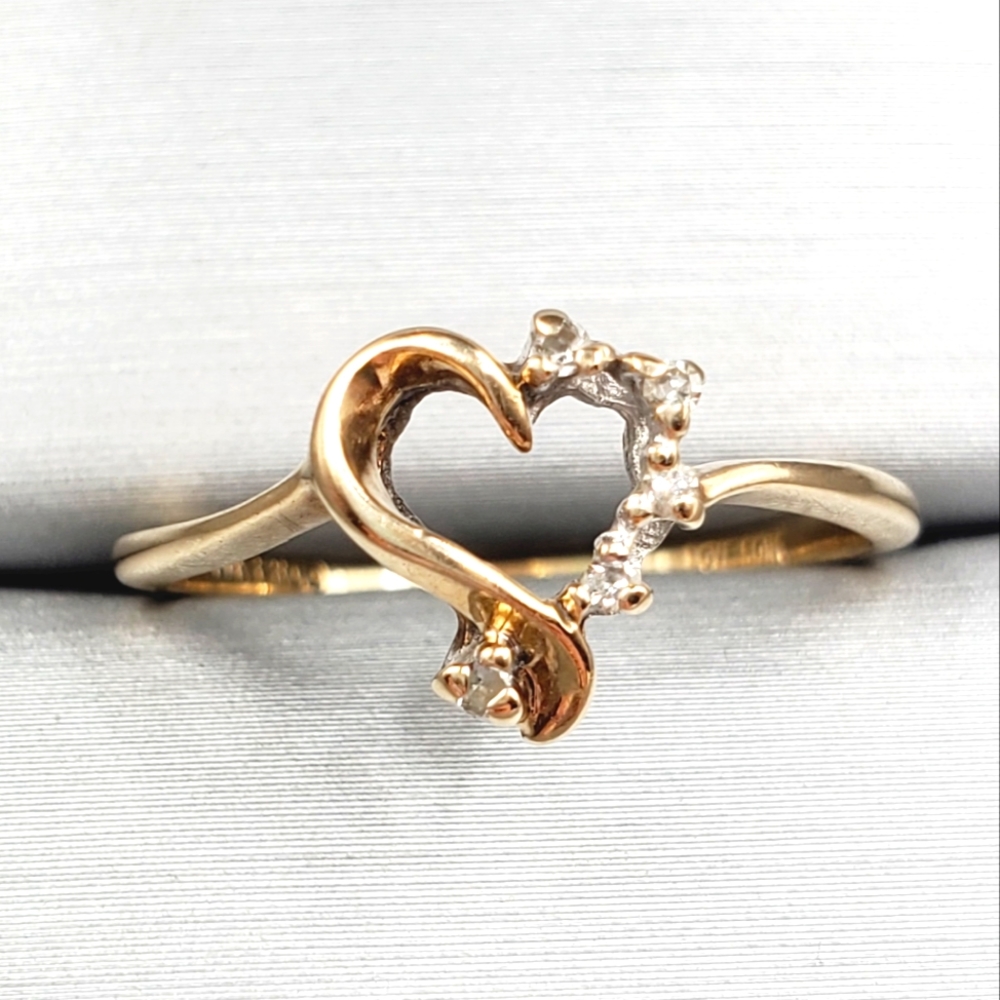 10k Solid Yellow Gold Genuine Round Diamond Heart Ring